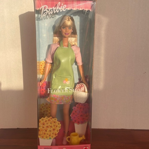 1999 Flower Shop Barbie with Watering Can & Flowers and Basket NIB - Picture 1 of 7